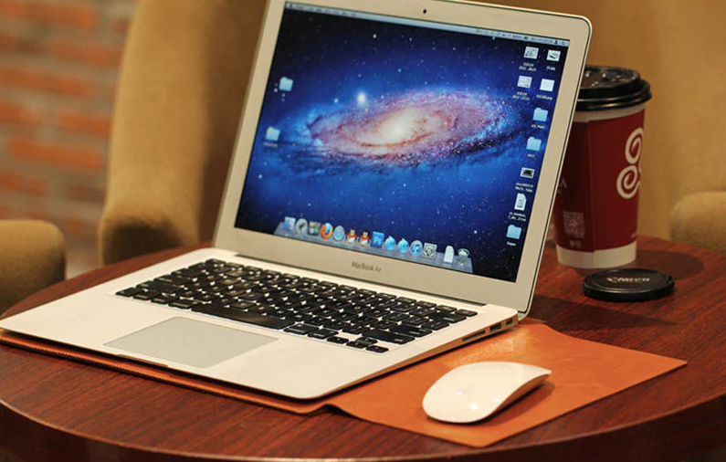 حقيبة ماك بوك من الجلد