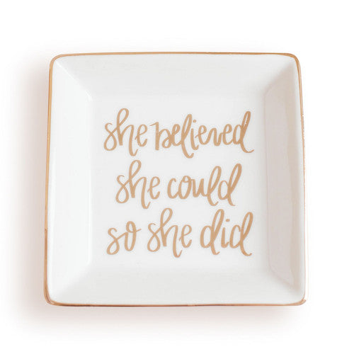 She Believed She Could So She Did صحن مجوهرات
