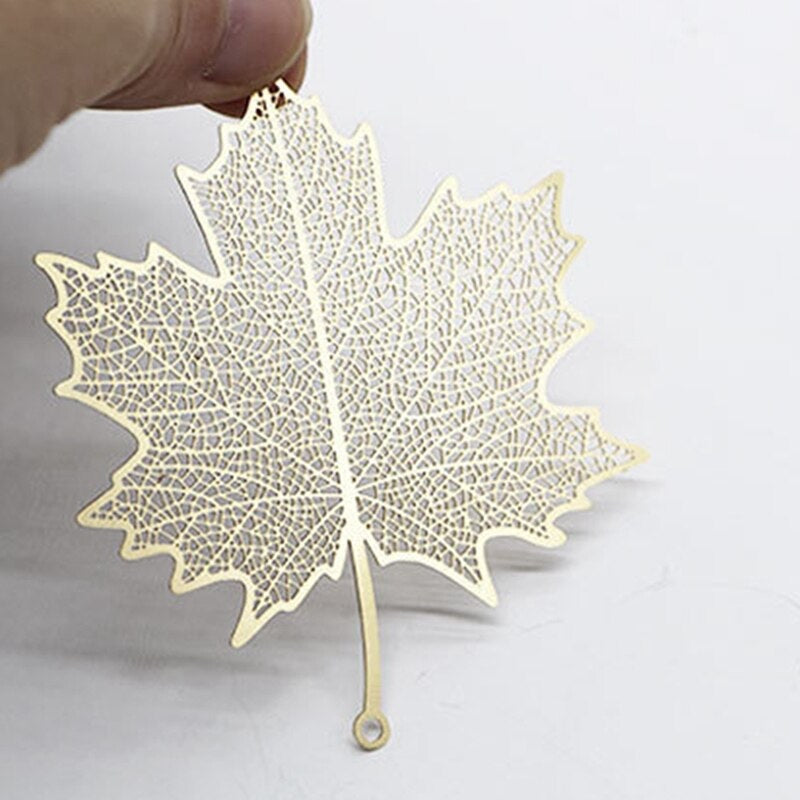 فاصل كتاب معدني : ورق الشجر