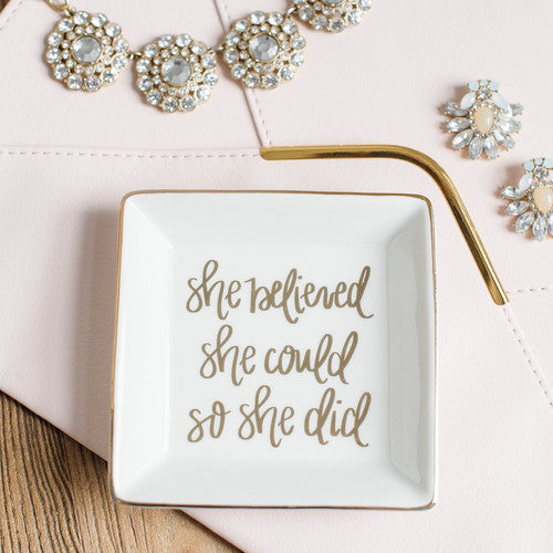 She Believed She Could So She Did صحن مجوهرات