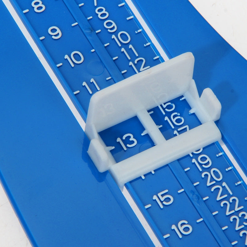 أداة قياس قدم الأطفال