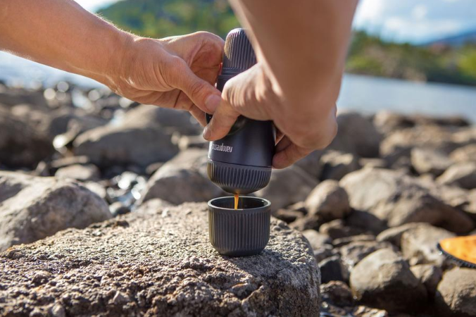 أداة تحضير القهوة : نانو بريسو - أسود مع حقيبة